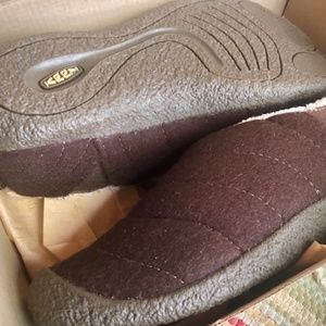 Keen -men's- wool/shearling slippers sz 7.5 US